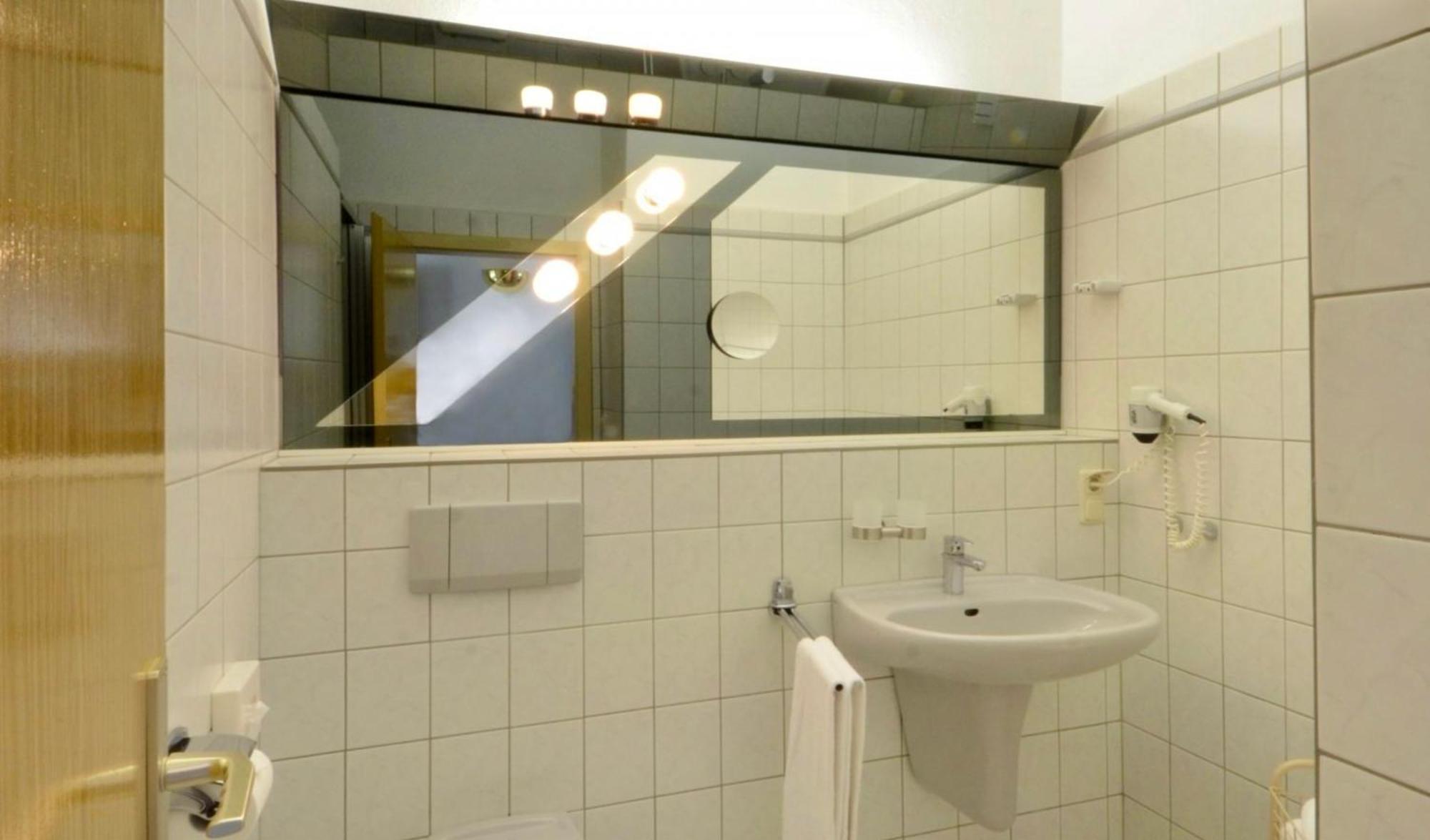 Land-gut-Hotel Barbarossa Kelbra Bagian luar foto