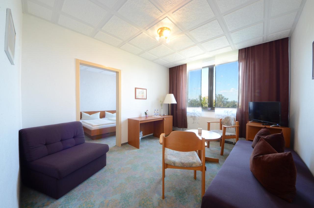 Land-gut-Hotel Barbarossa Kelbra Bagian luar foto